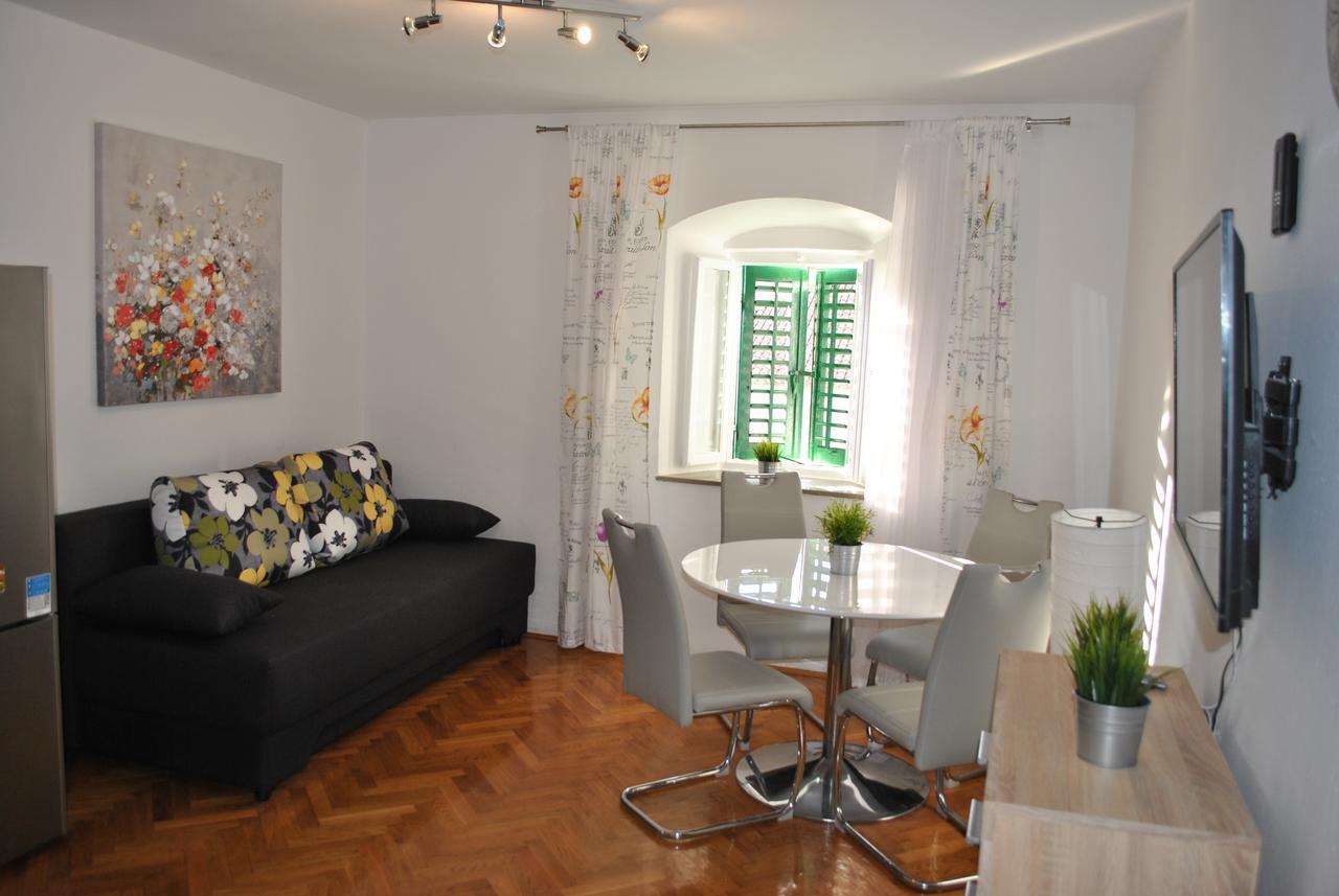 Apartment On The Square Makarska Exterior foto